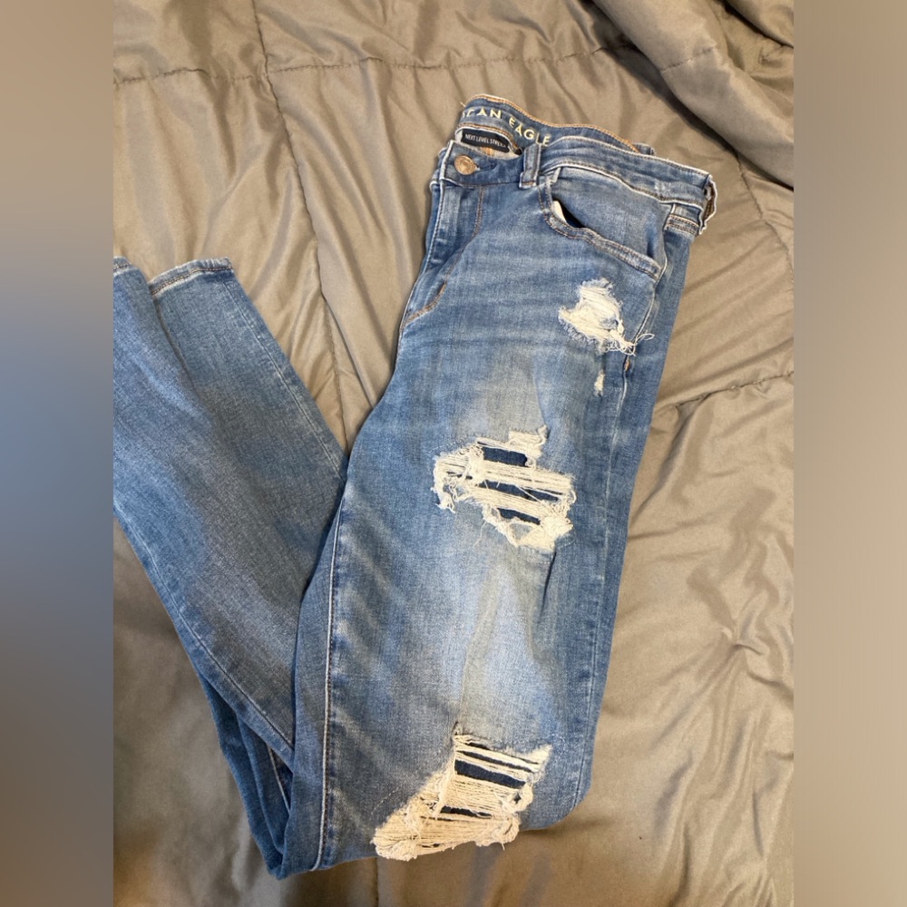 Distressed jeggings